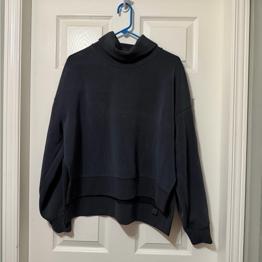 Lululemon softstreme turtleneck pullover size 10 euc